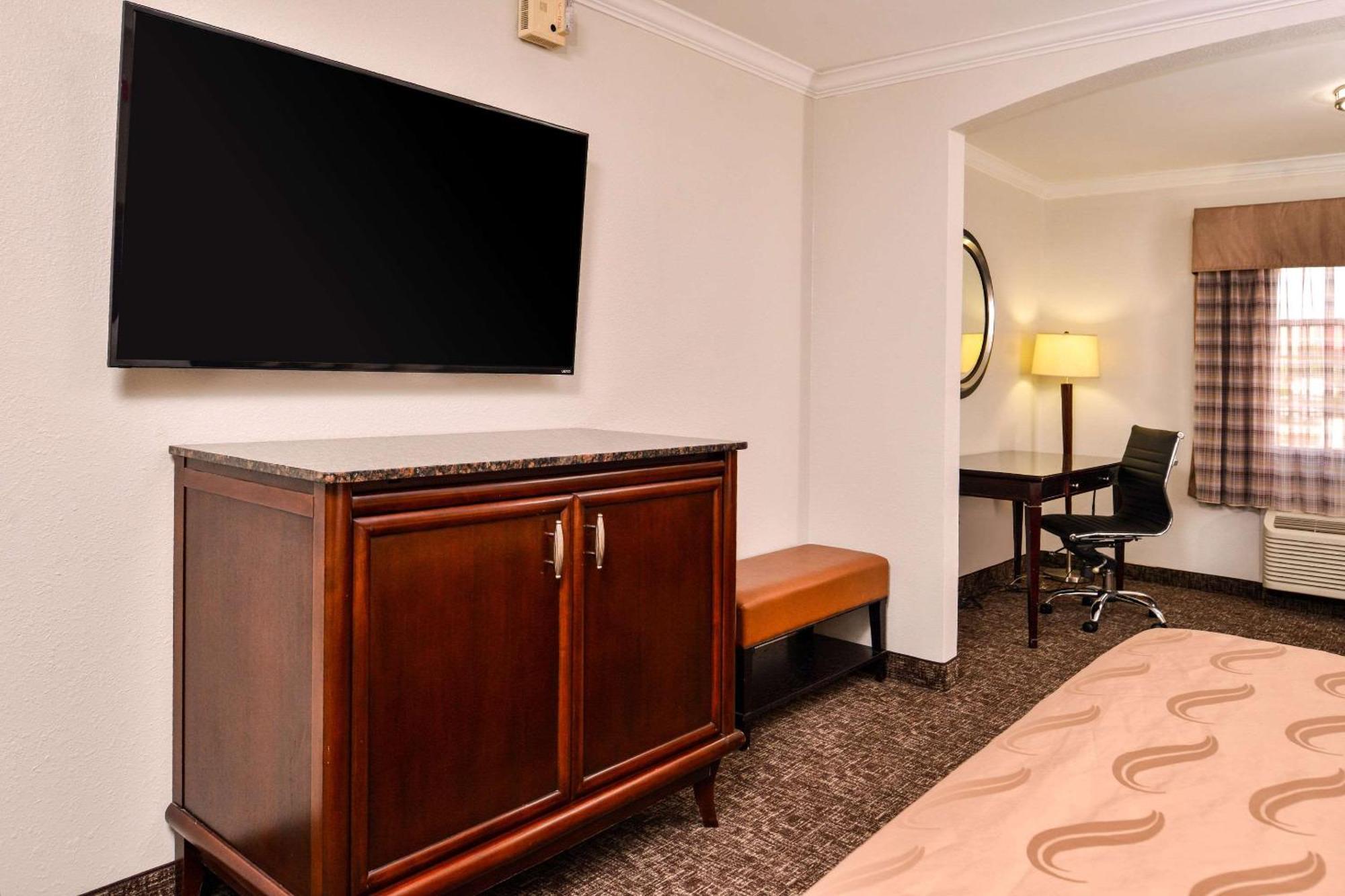 Quality Inn & Suites Beaumont Buitenkant foto