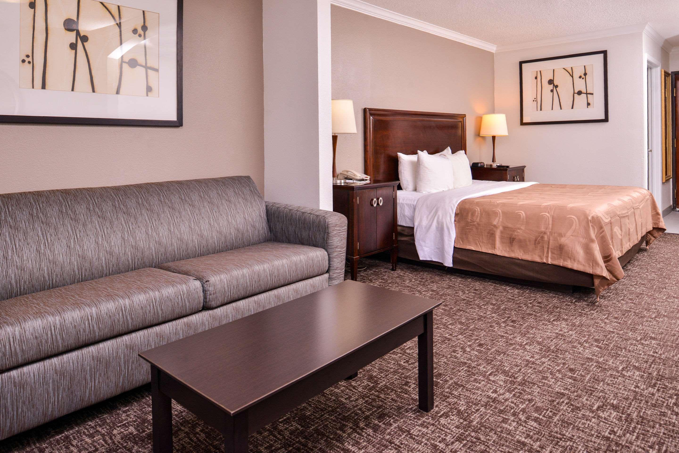 Quality Inn & Suites Beaumont Buitenkant foto