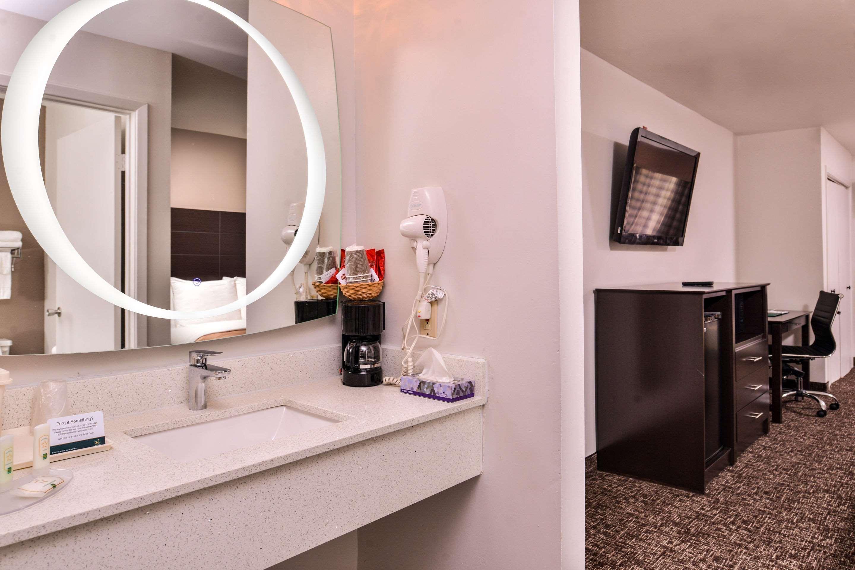 Quality Inn & Suites Beaumont Buitenkant foto
