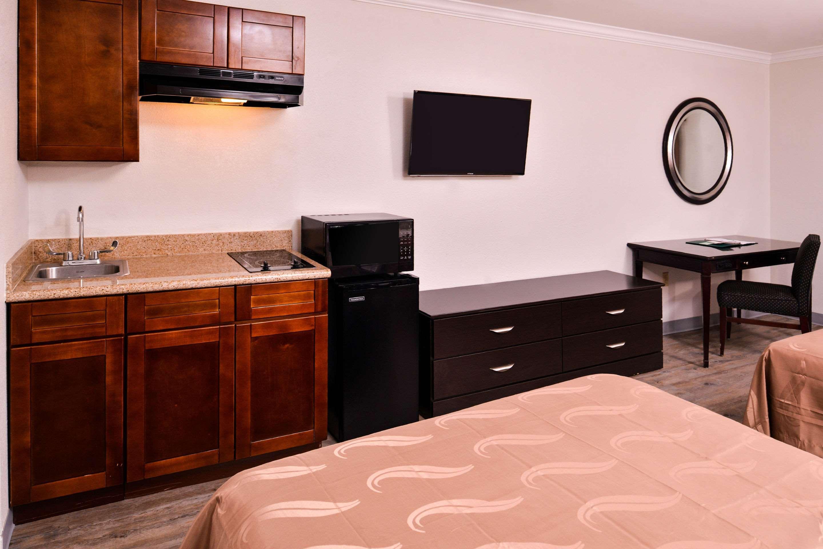 Quality Inn & Suites Beaumont Buitenkant foto
