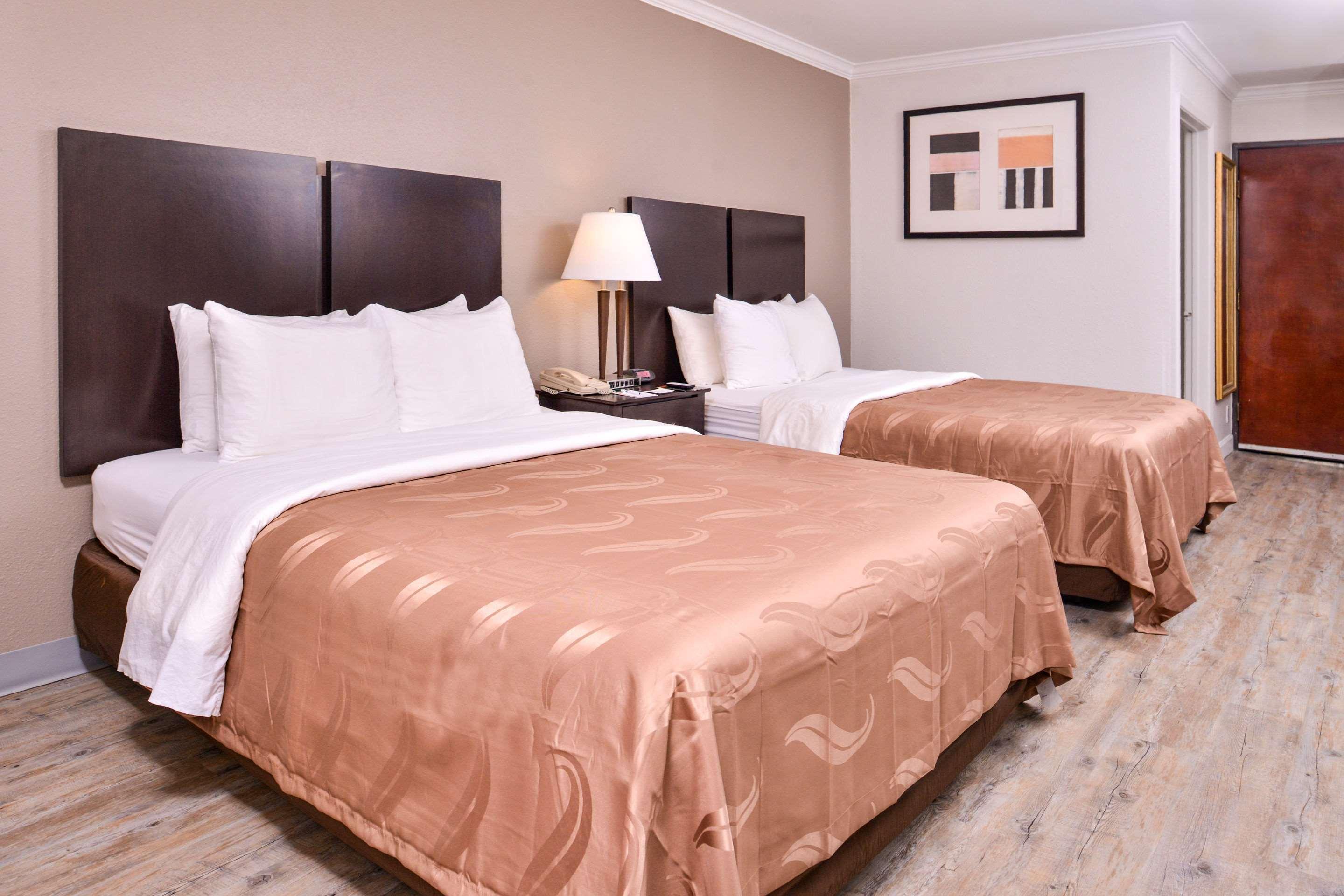 Quality Inn & Suites Beaumont Buitenkant foto
