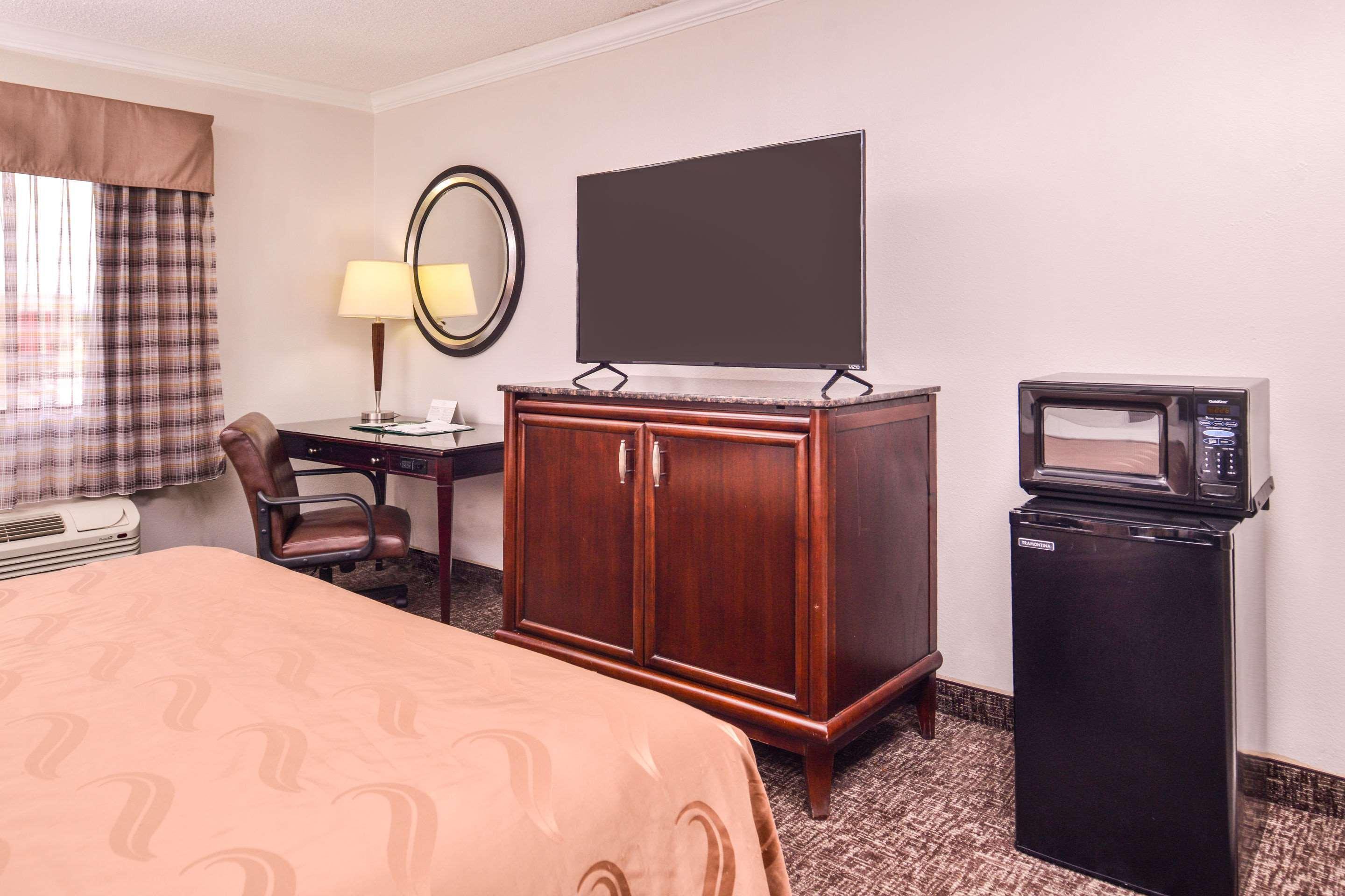 Quality Inn & Suites Beaumont Buitenkant foto