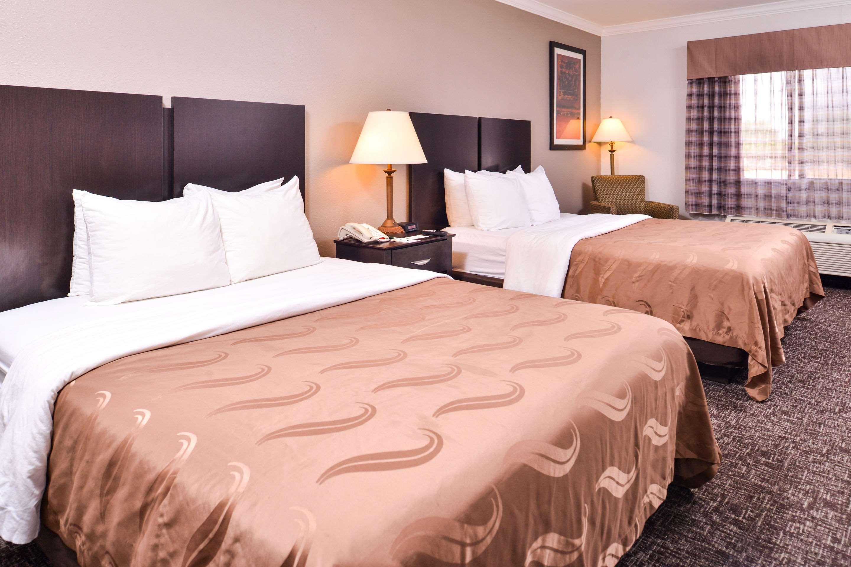 Quality Inn & Suites Beaumont Buitenkant foto