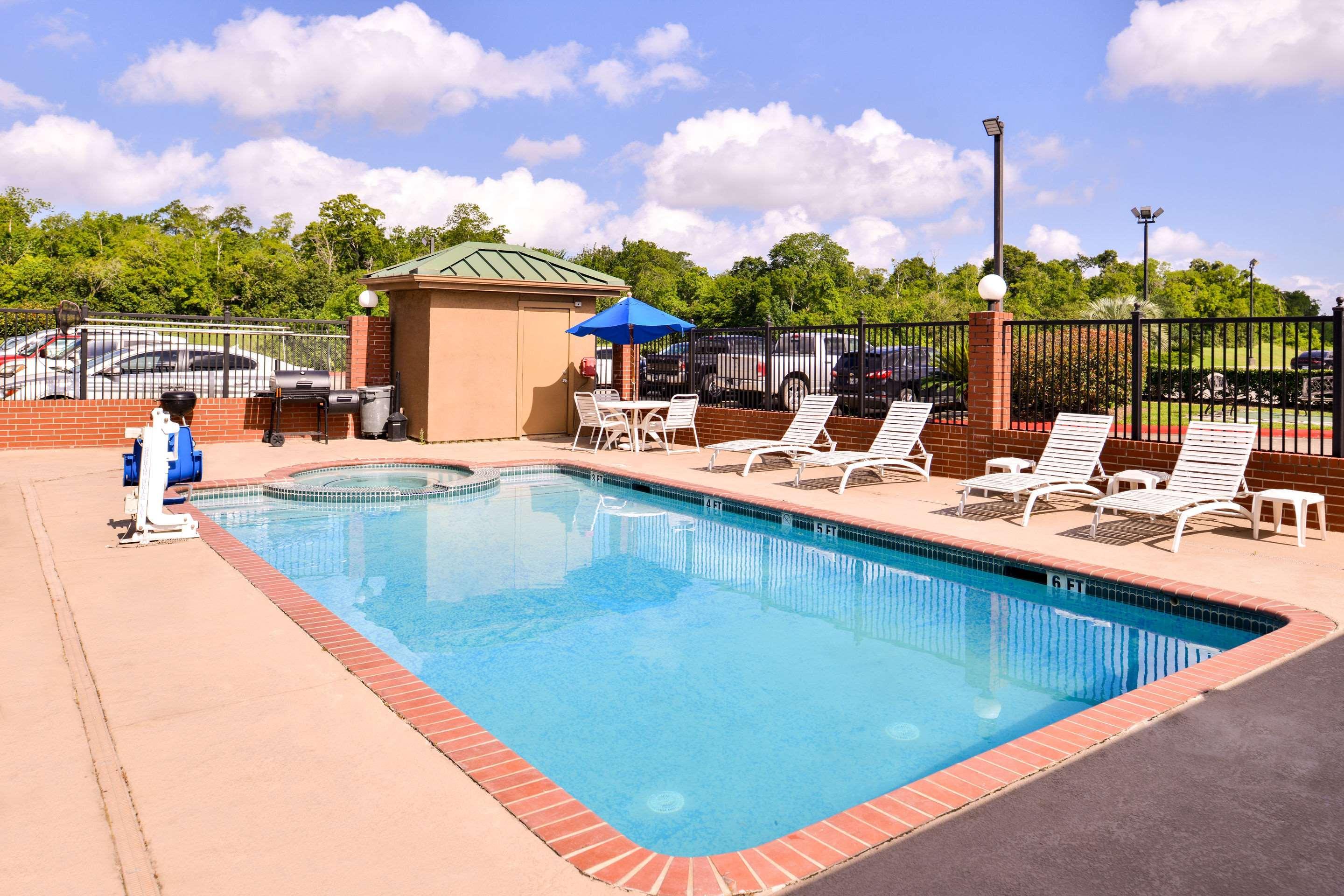 Quality Inn & Suites Beaumont Buitenkant foto