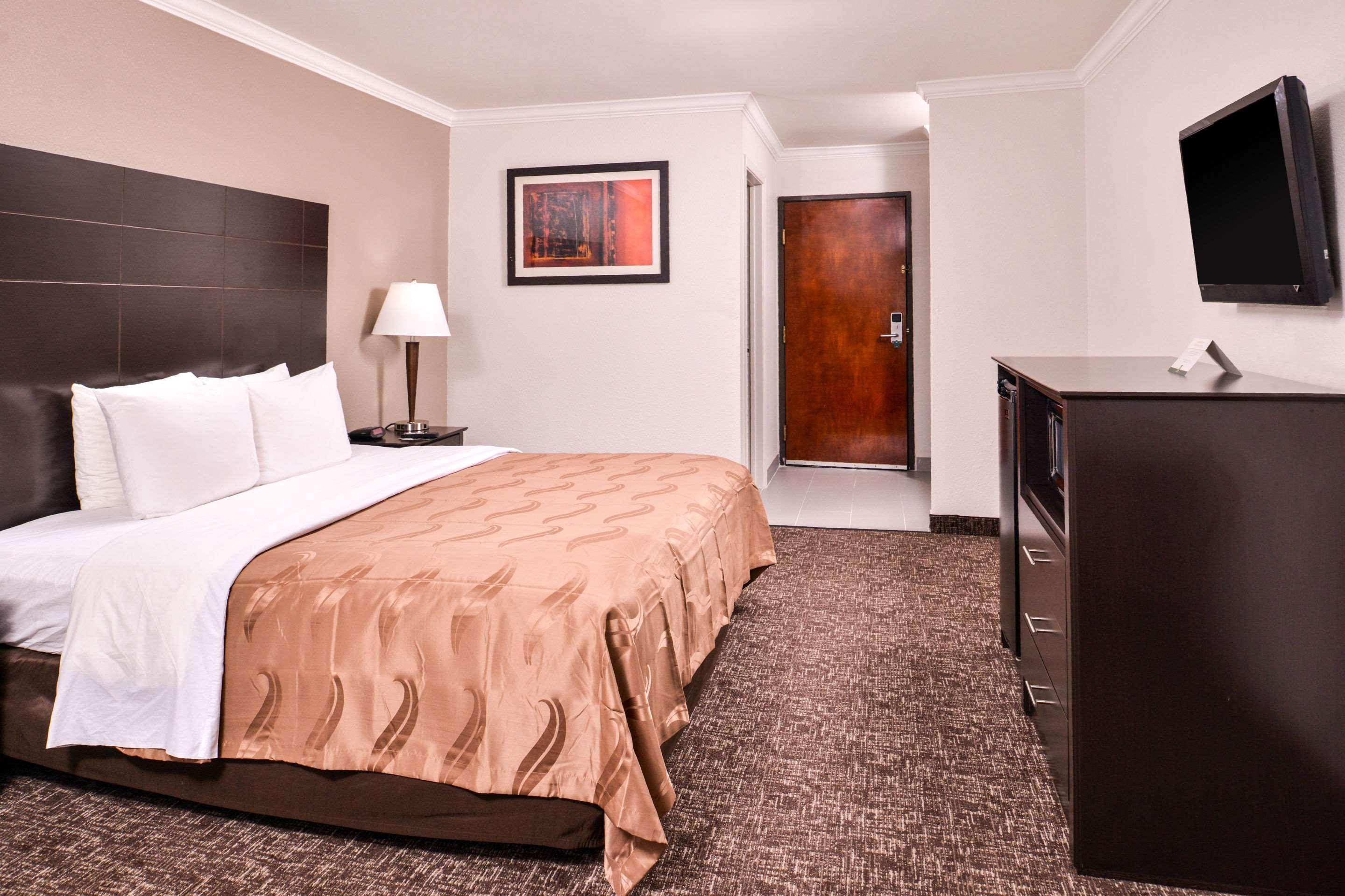 Quality Inn & Suites Beaumont Buitenkant foto