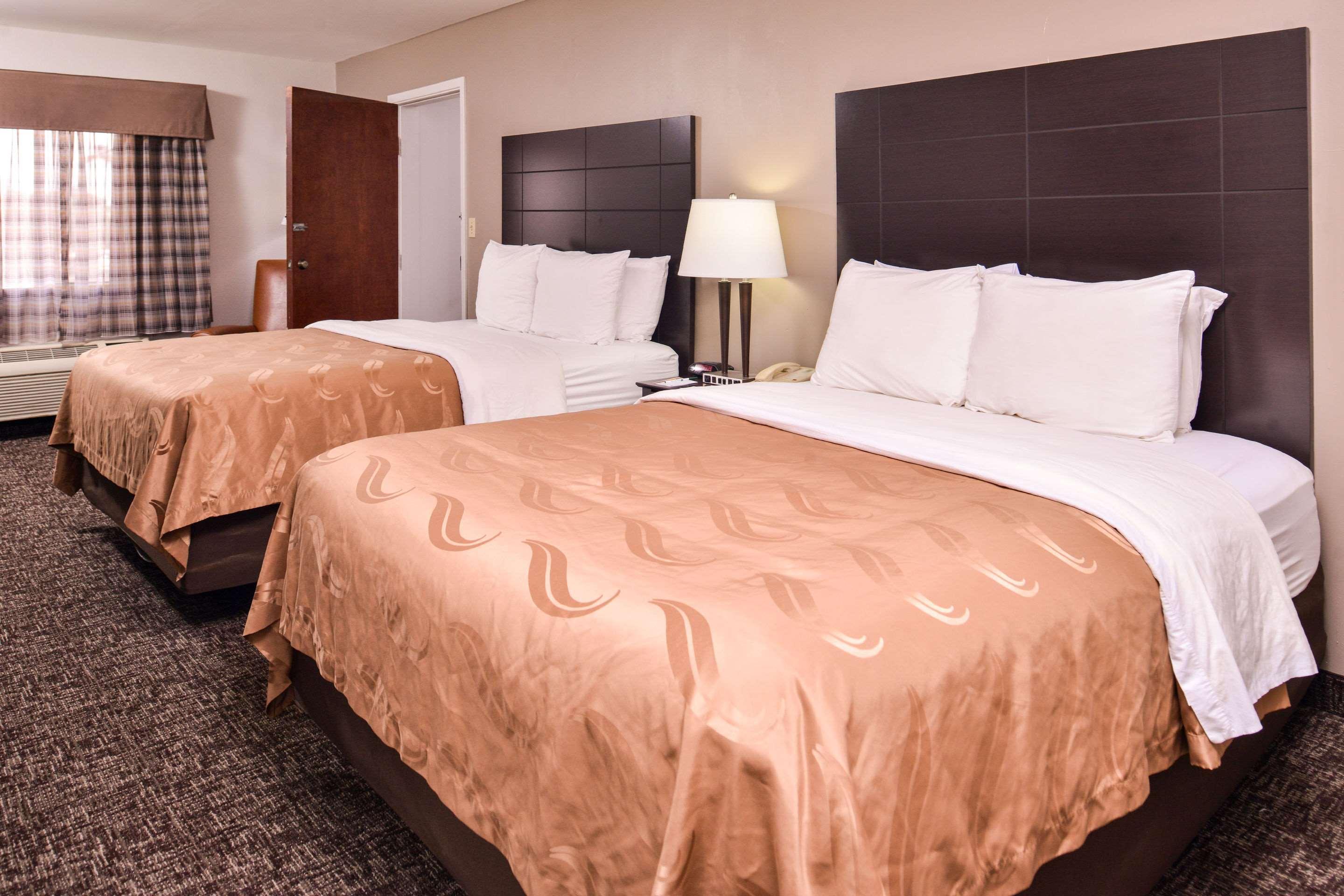 Quality Inn & Suites Beaumont Buitenkant foto