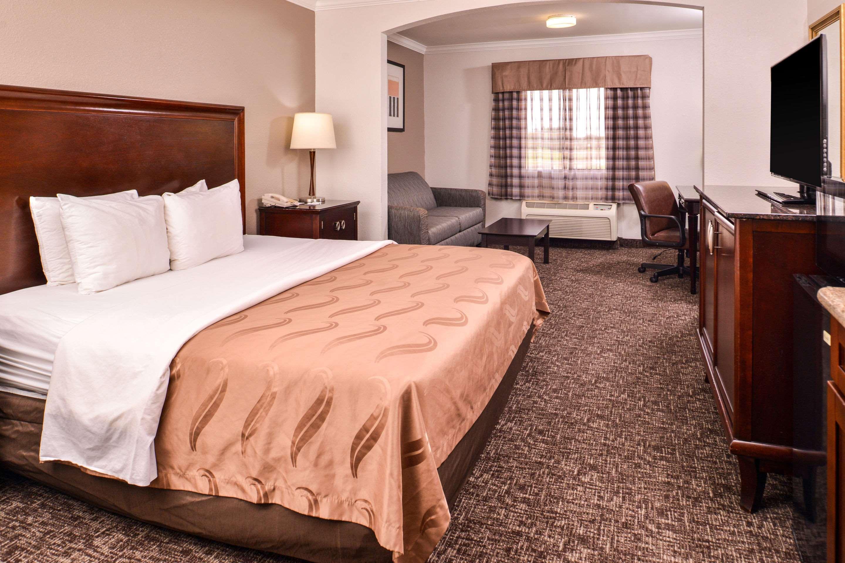 Quality Inn & Suites Beaumont Buitenkant foto