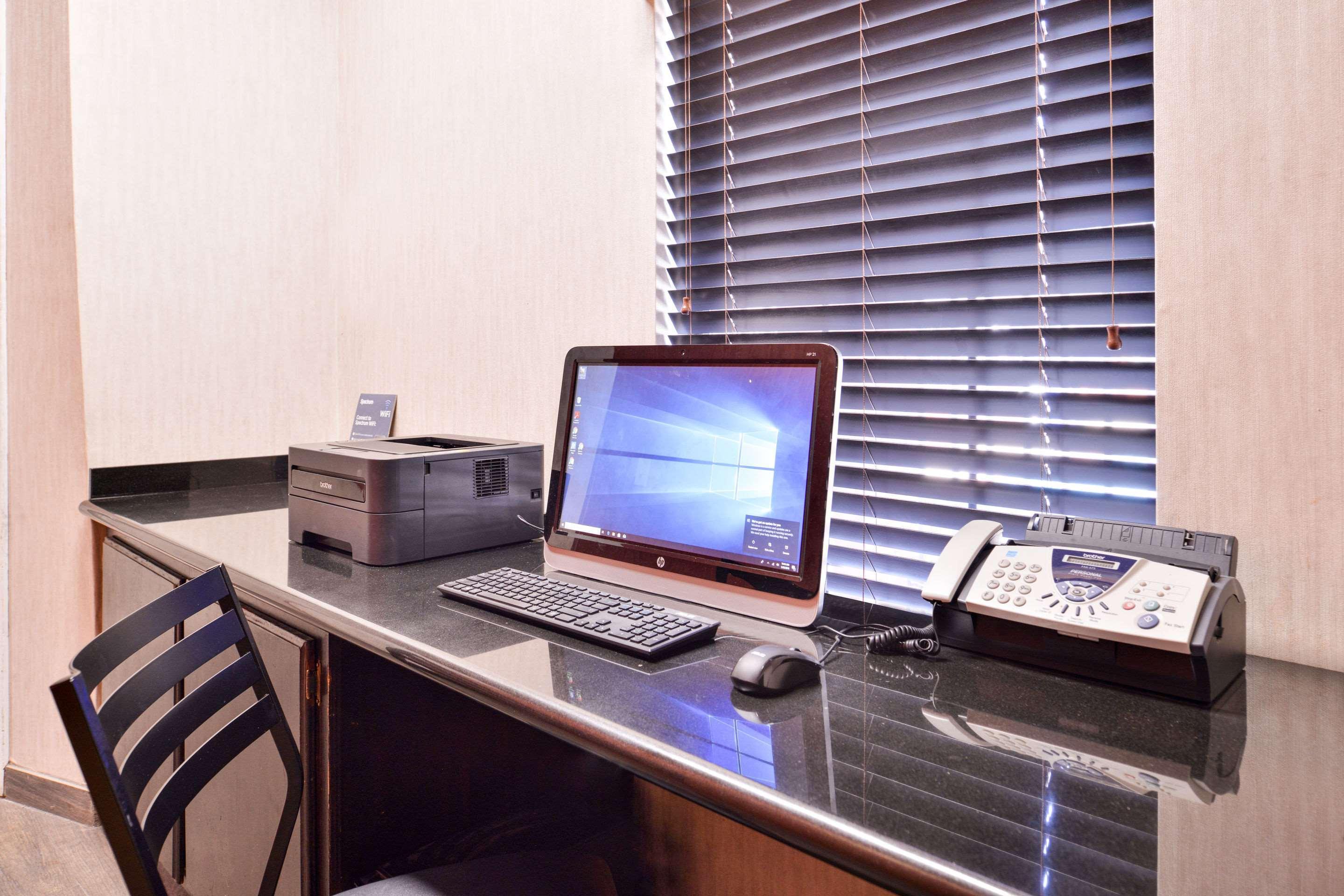 Quality Inn & Suites Beaumont Buitenkant foto