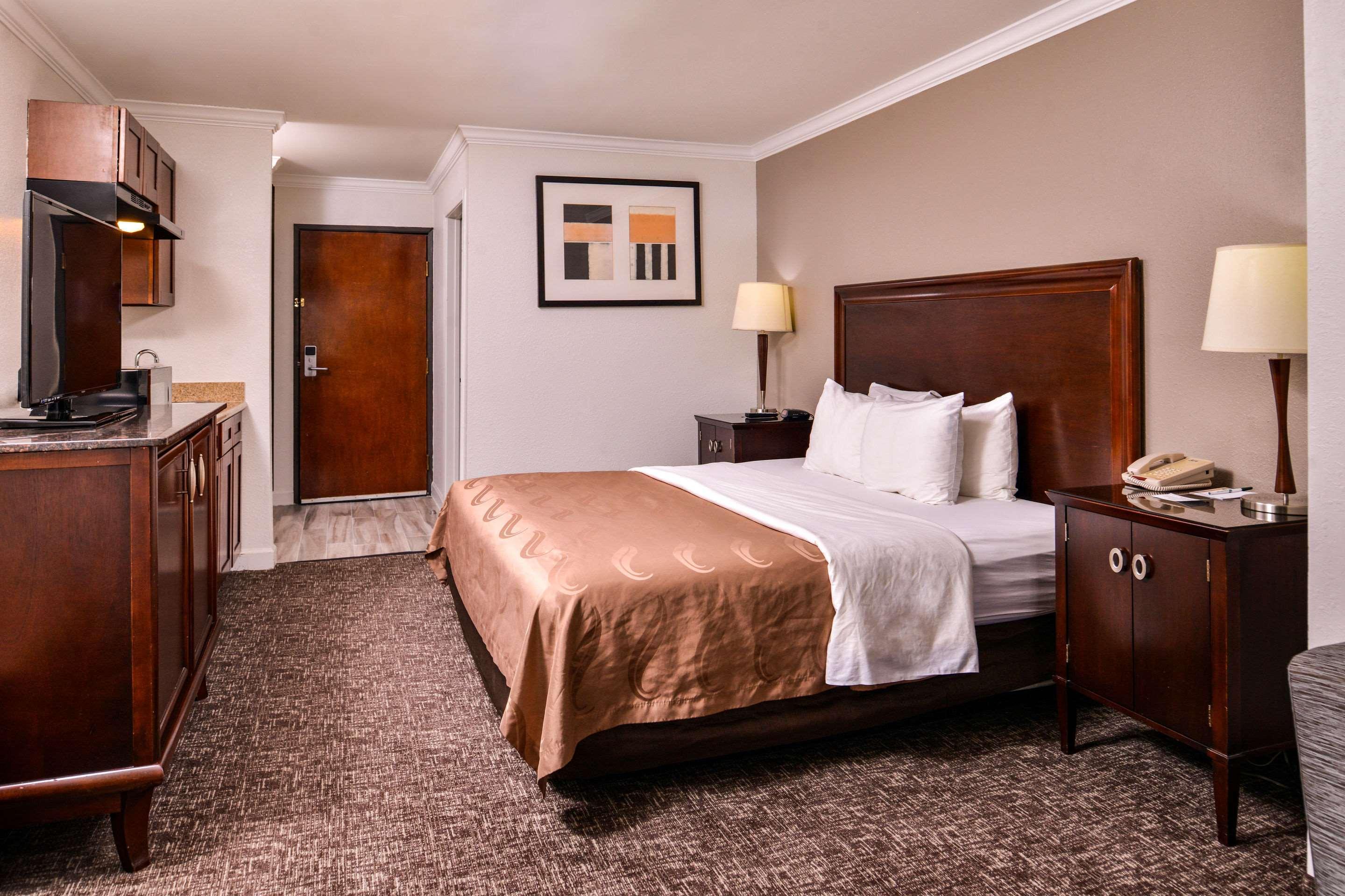 Quality Inn & Suites Beaumont Buitenkant foto