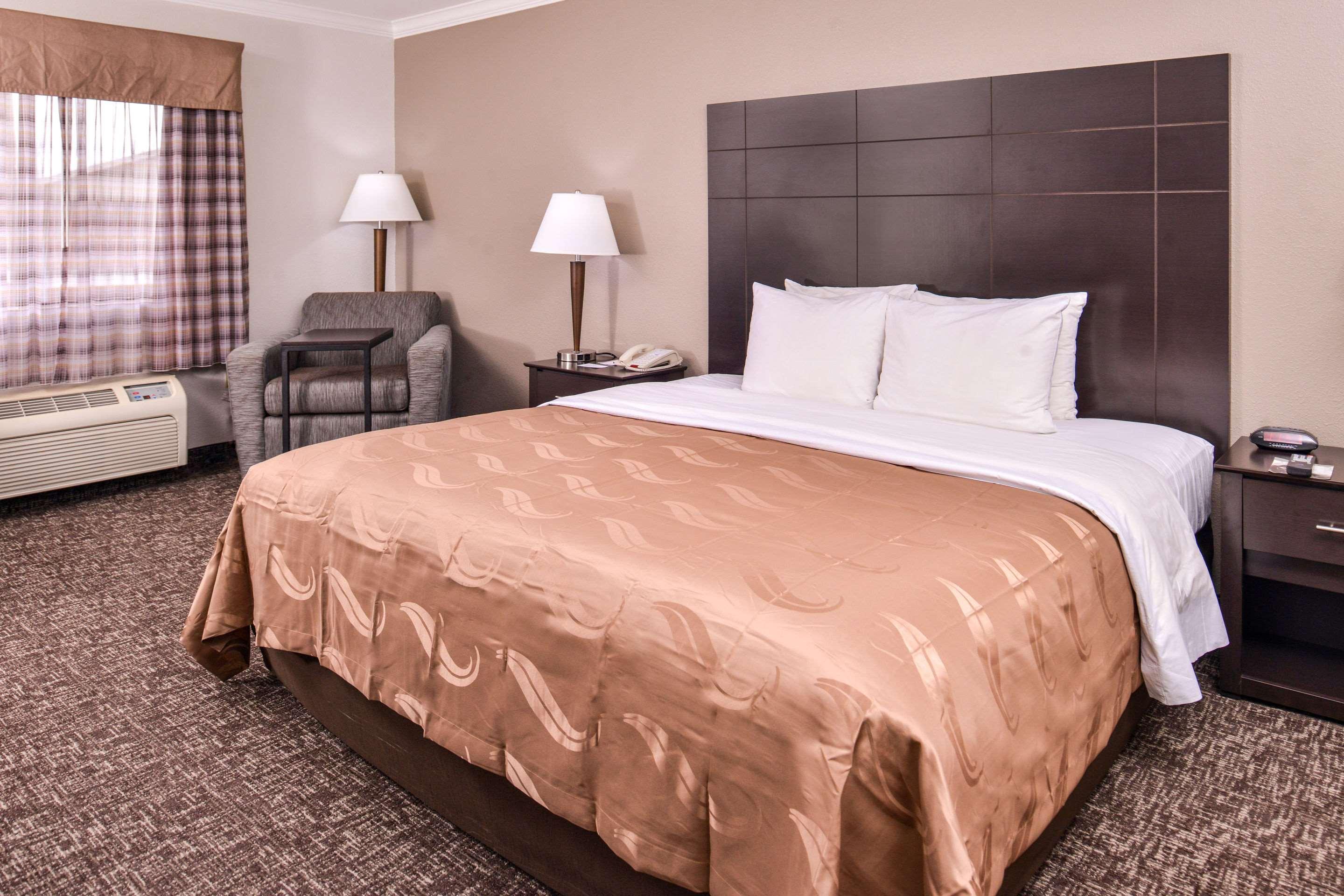 Quality Inn & Suites Beaumont Buitenkant foto