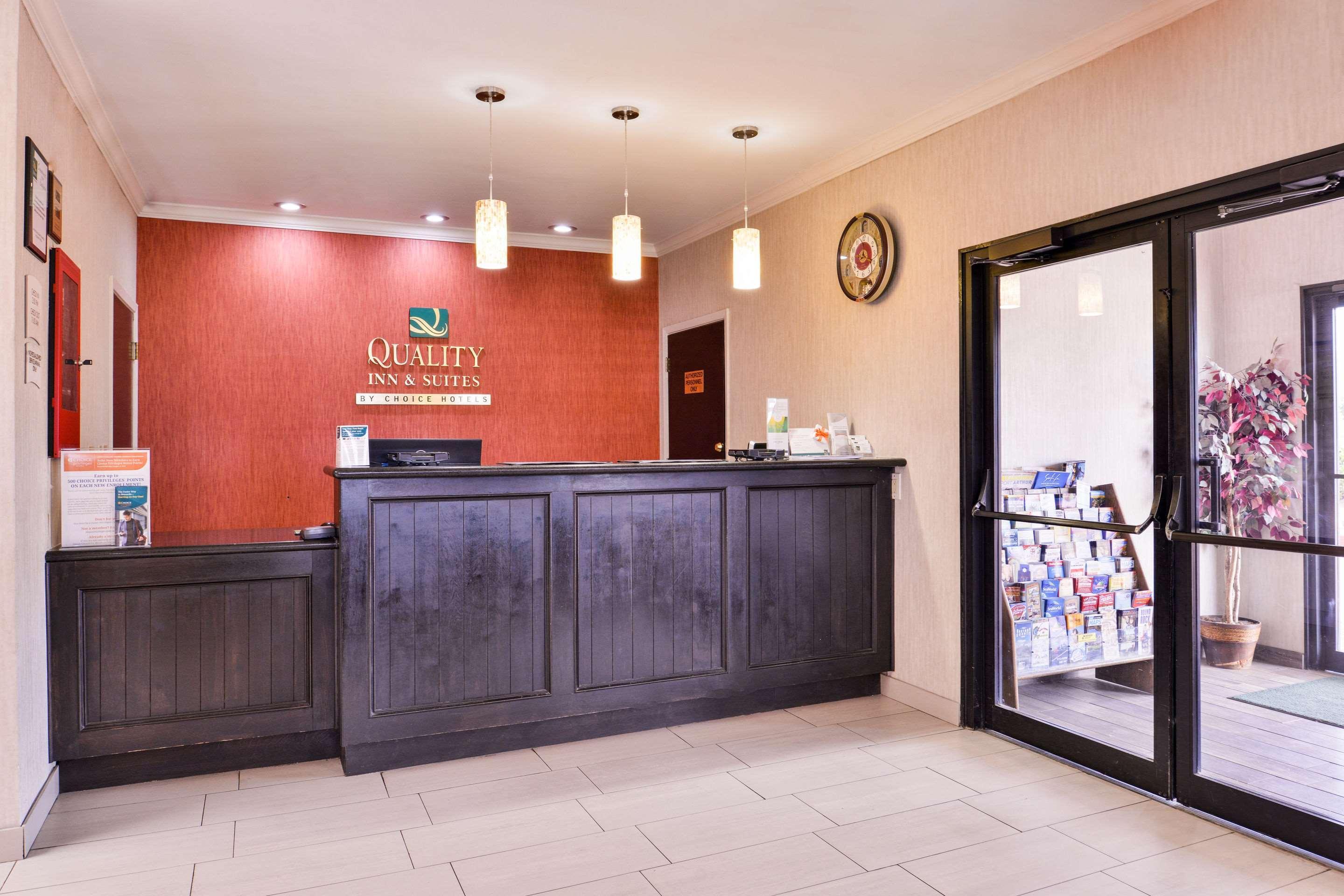 Quality Inn & Suites Beaumont Buitenkant foto