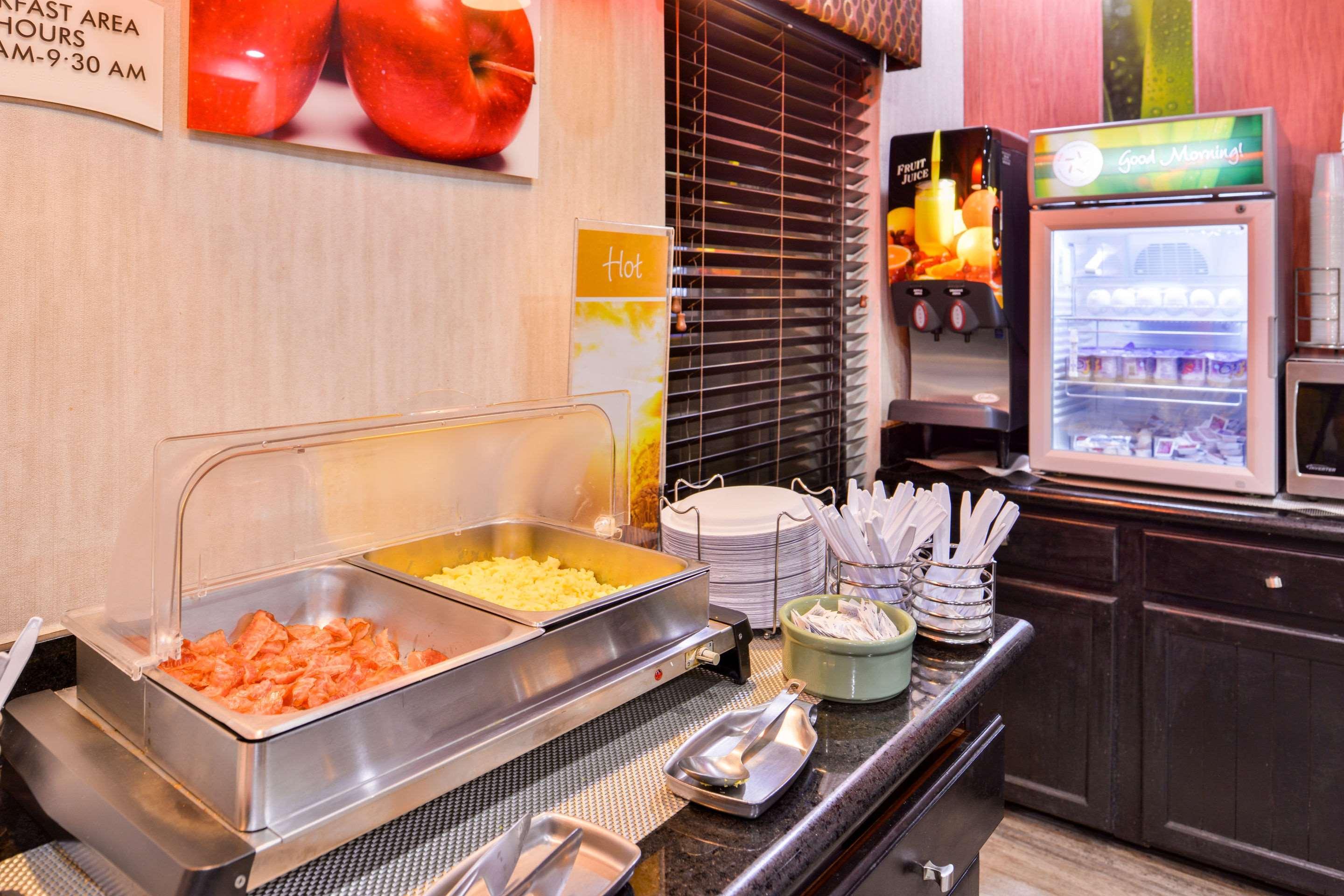 Quality Inn & Suites Beaumont Buitenkant foto
