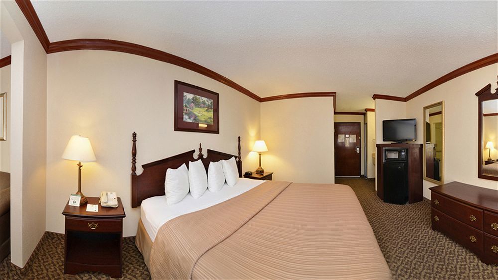 Quality Inn & Suites Beaumont Buitenkant foto