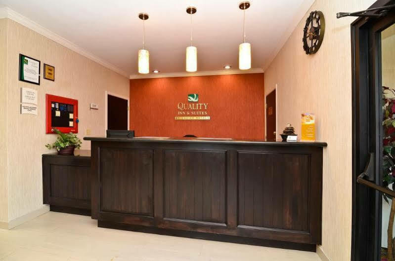 Quality Inn & Suites Beaumont Buitenkant foto