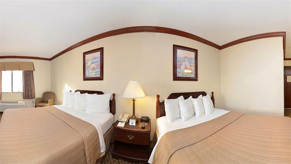 Quality Inn & Suites Beaumont Buitenkant foto